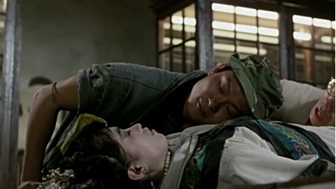 林正英经典僵尸片:小伙对女僵尸产生非分之想,结果惨遭感染
